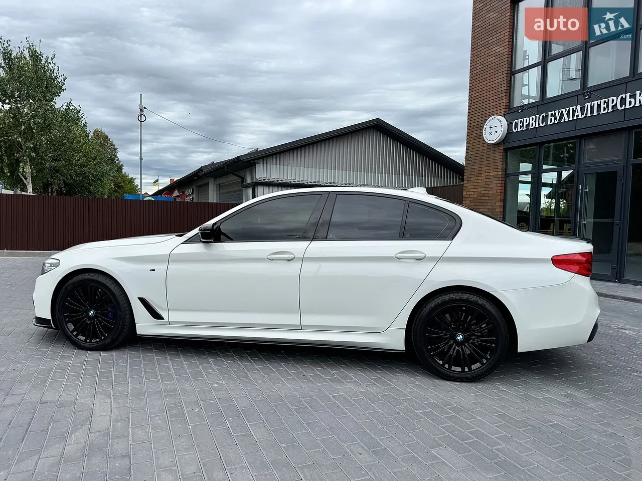 BMW 5 Series 2018 photo 5