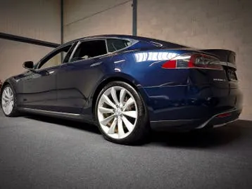 Tesla Model S 2015 photo 2