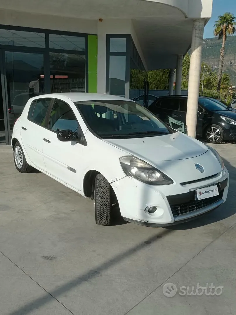 Renault Clio 2010 photo 3