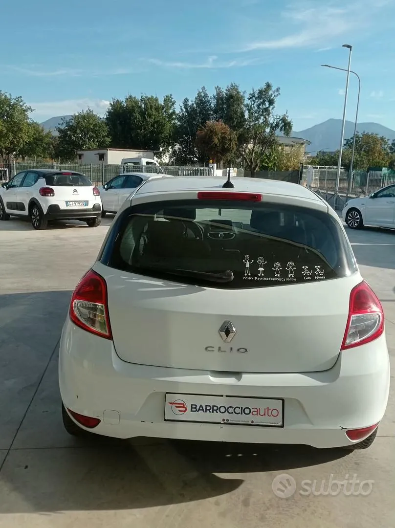 Renault Clio 2010 photo 4