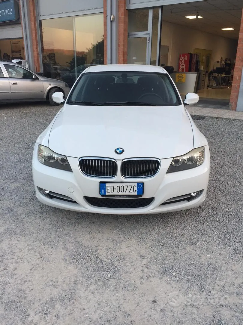 BMW 3 Series 2010 photo 2