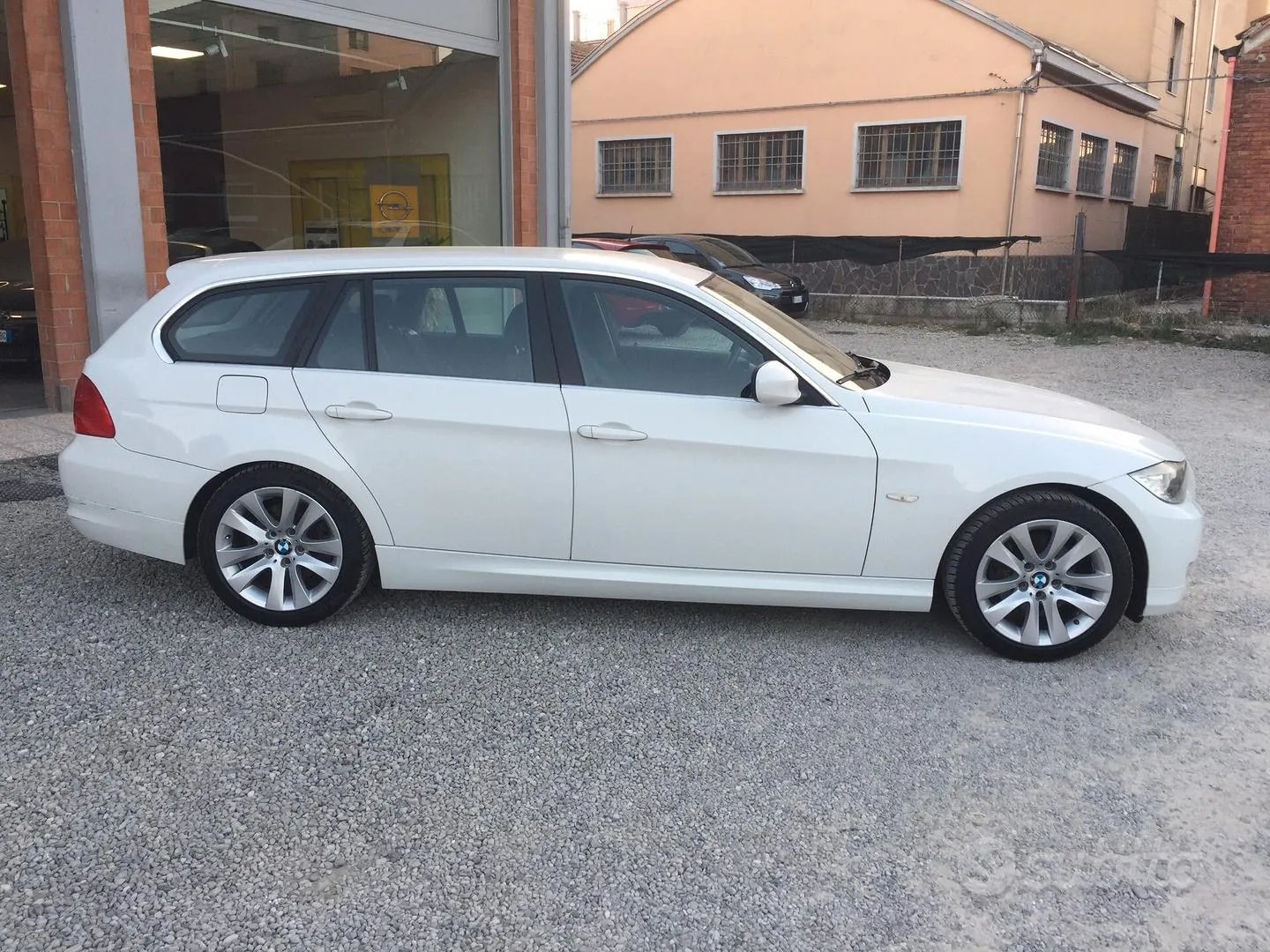 BMW 3 Series 2010 photo 4
