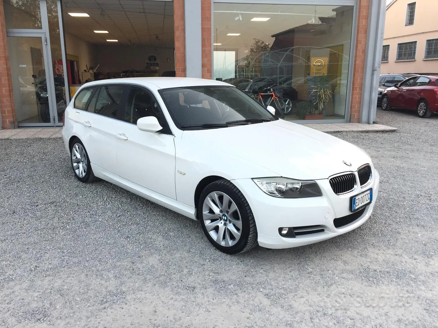 BMW 3 Series 2010 photo 3
