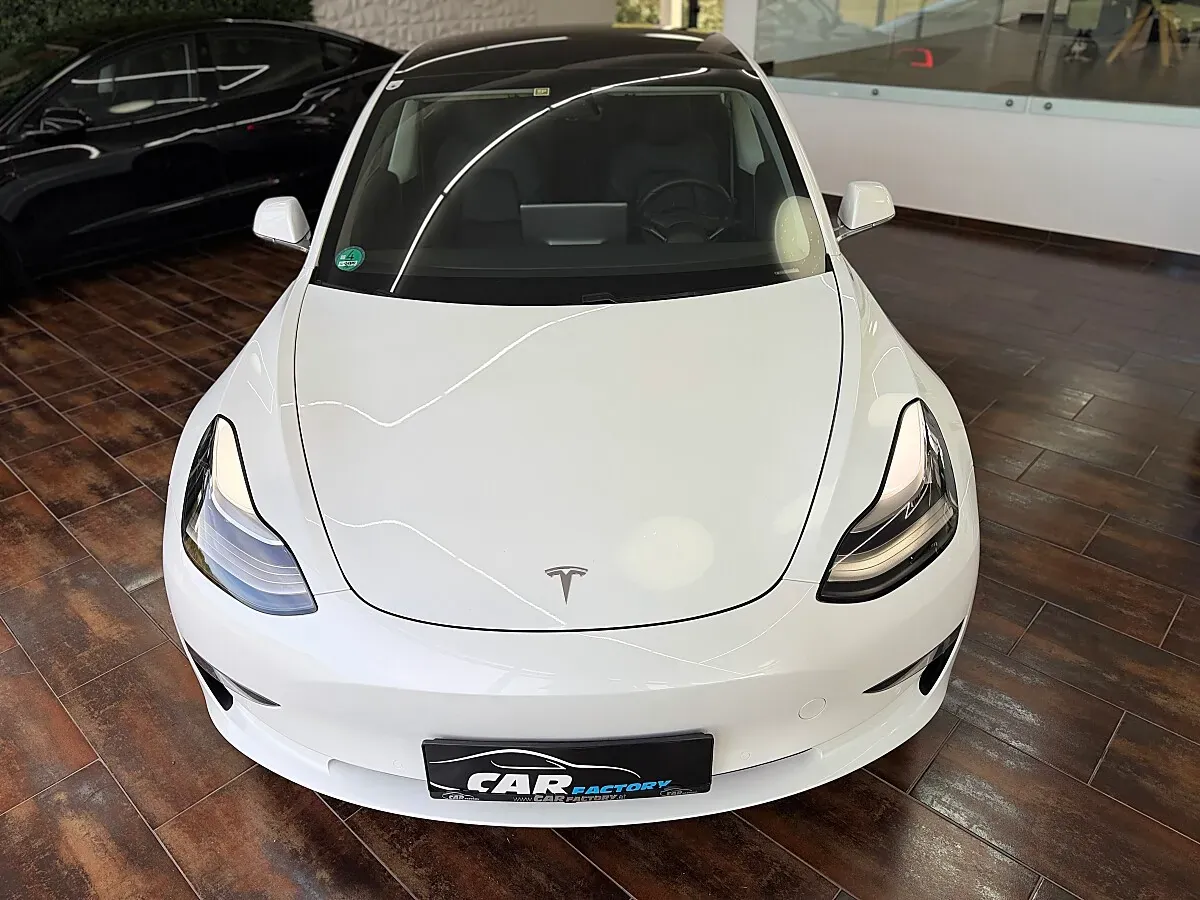 Tesla Model 3 2020 photo 3