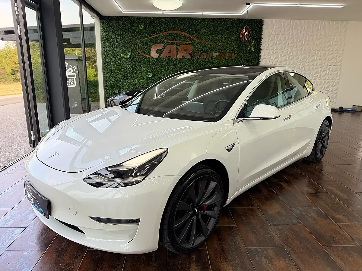 Tesla Model 3 2020 photo 2