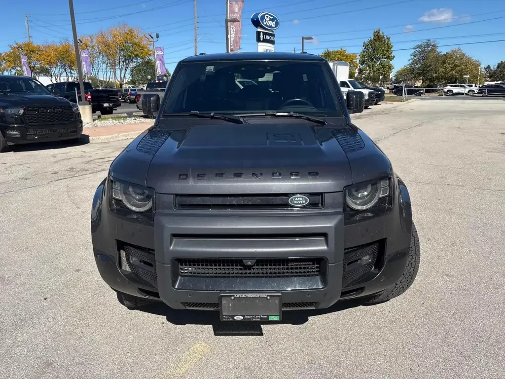 Land Rover Defender 2023 photo 2