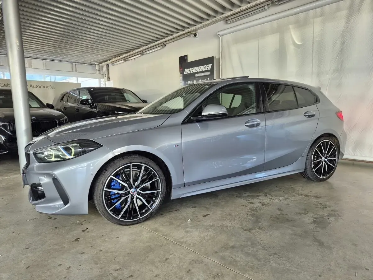 BMW 1 Series 2022 photo 2