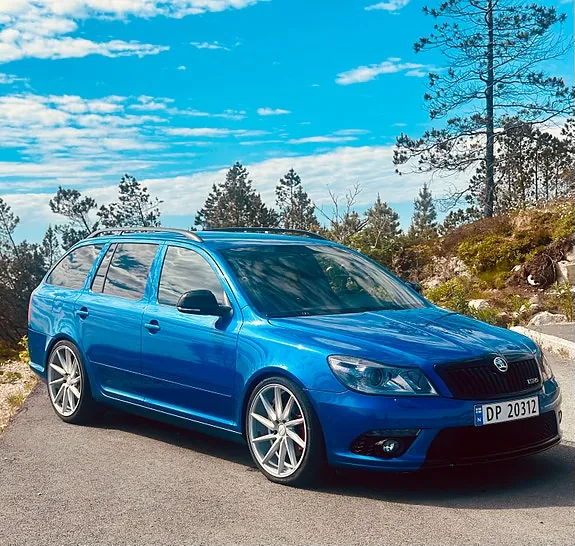 Skoda Octavia 2010 photo 2