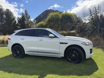Jaguar F-Pace 2018 photo 2