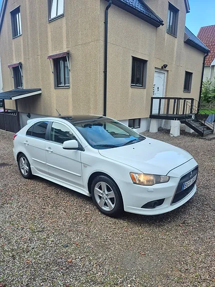 Mitsubishi Lancer 2010 photo 2