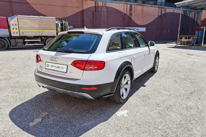 Audi A4 Allroad 2010 photo 4