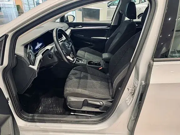 Volkswagen Golf I 2023 photo 2