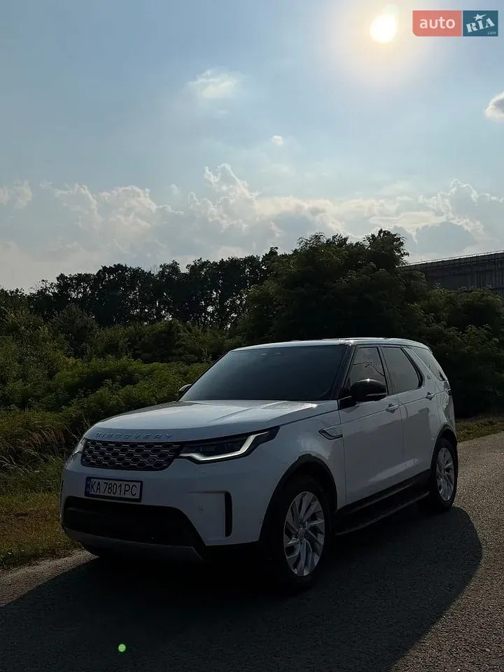 Land Rover Discovery 2023 photo 2