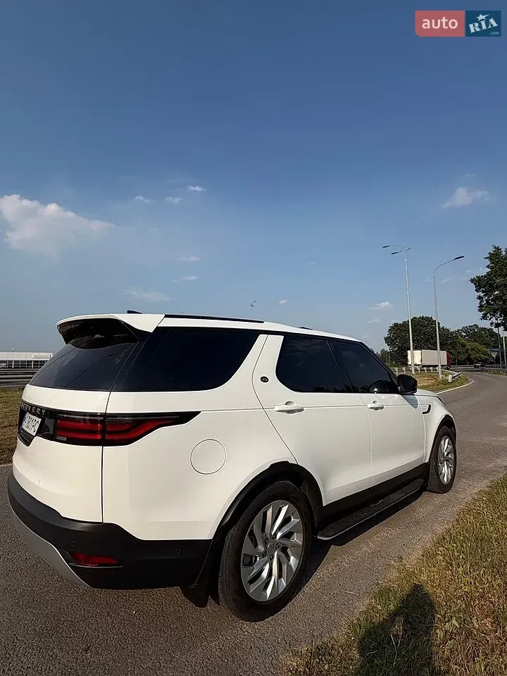 Land Rover Discovery 2023 photo 5