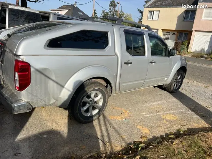 Nissan Navara 2011 photo 2