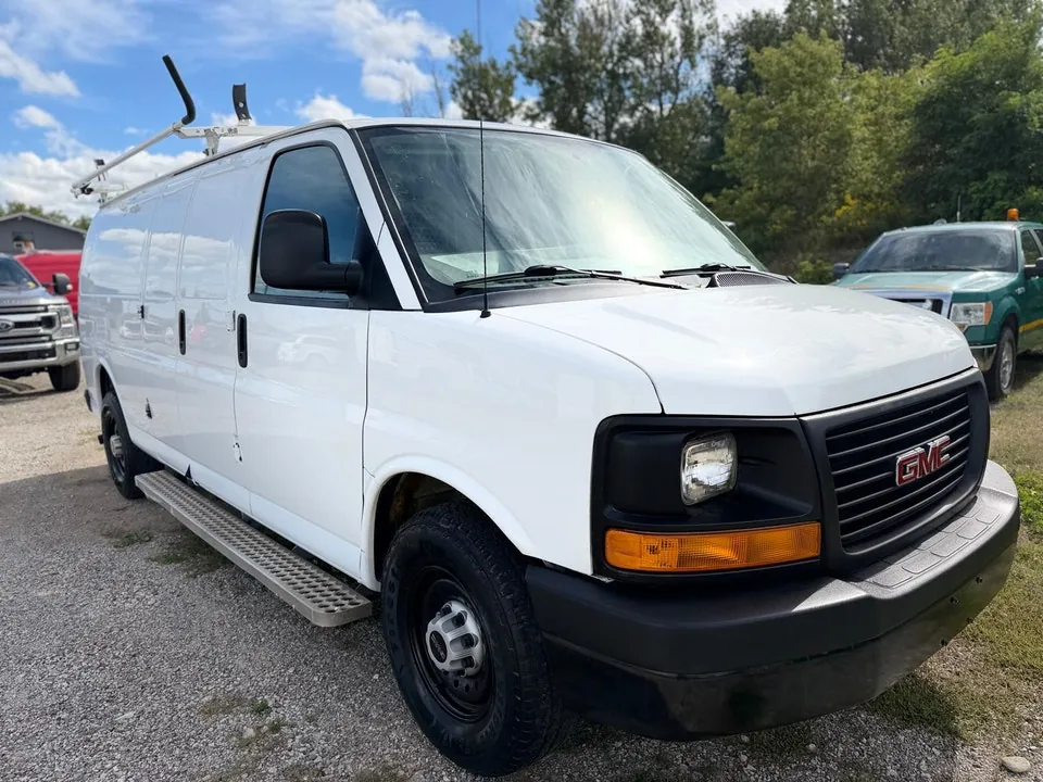 GMC Savana 2012 photo 3