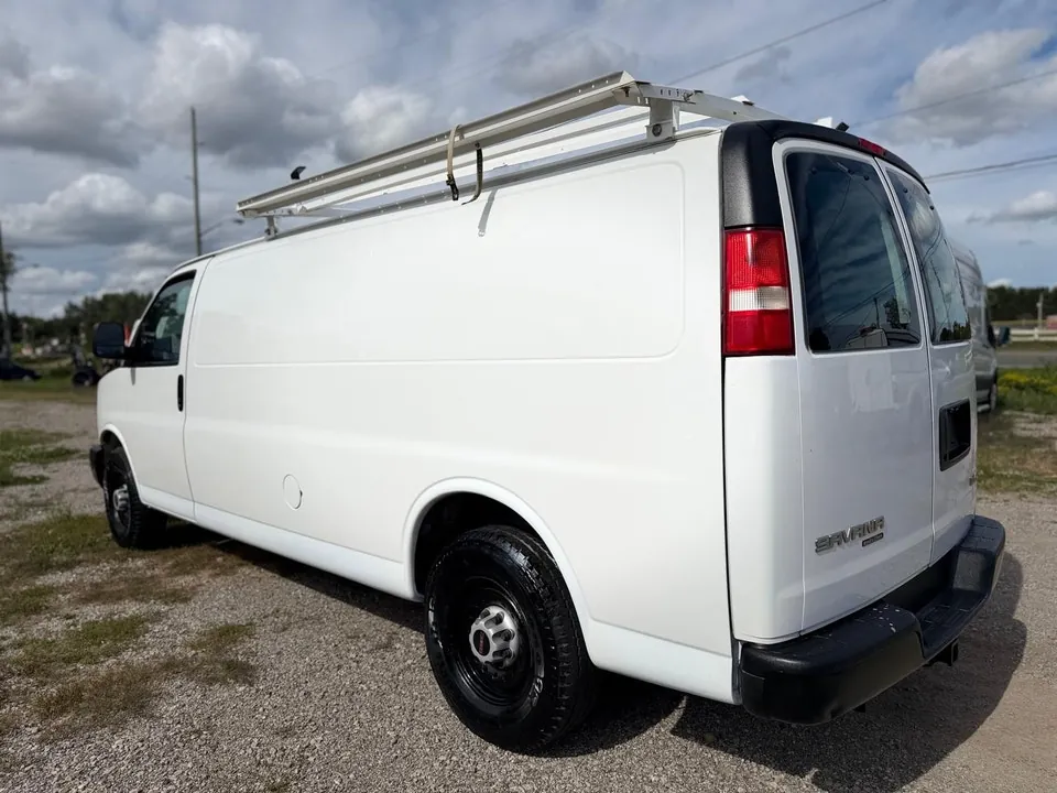 GMC Savana 2012 photo 5