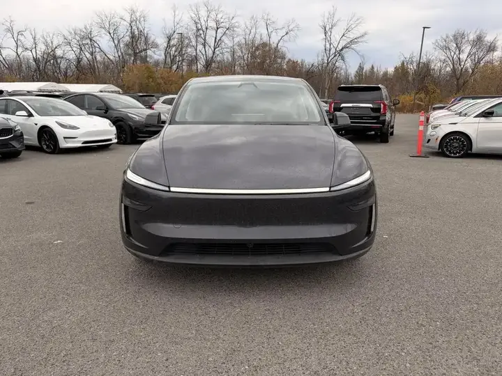 Tesla Model Y 2026 photo 3