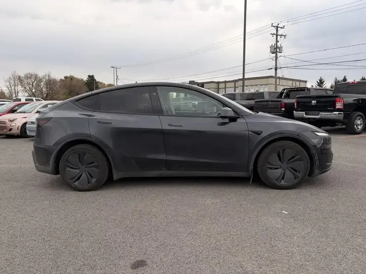 Tesla Model Y 2026 photo 5