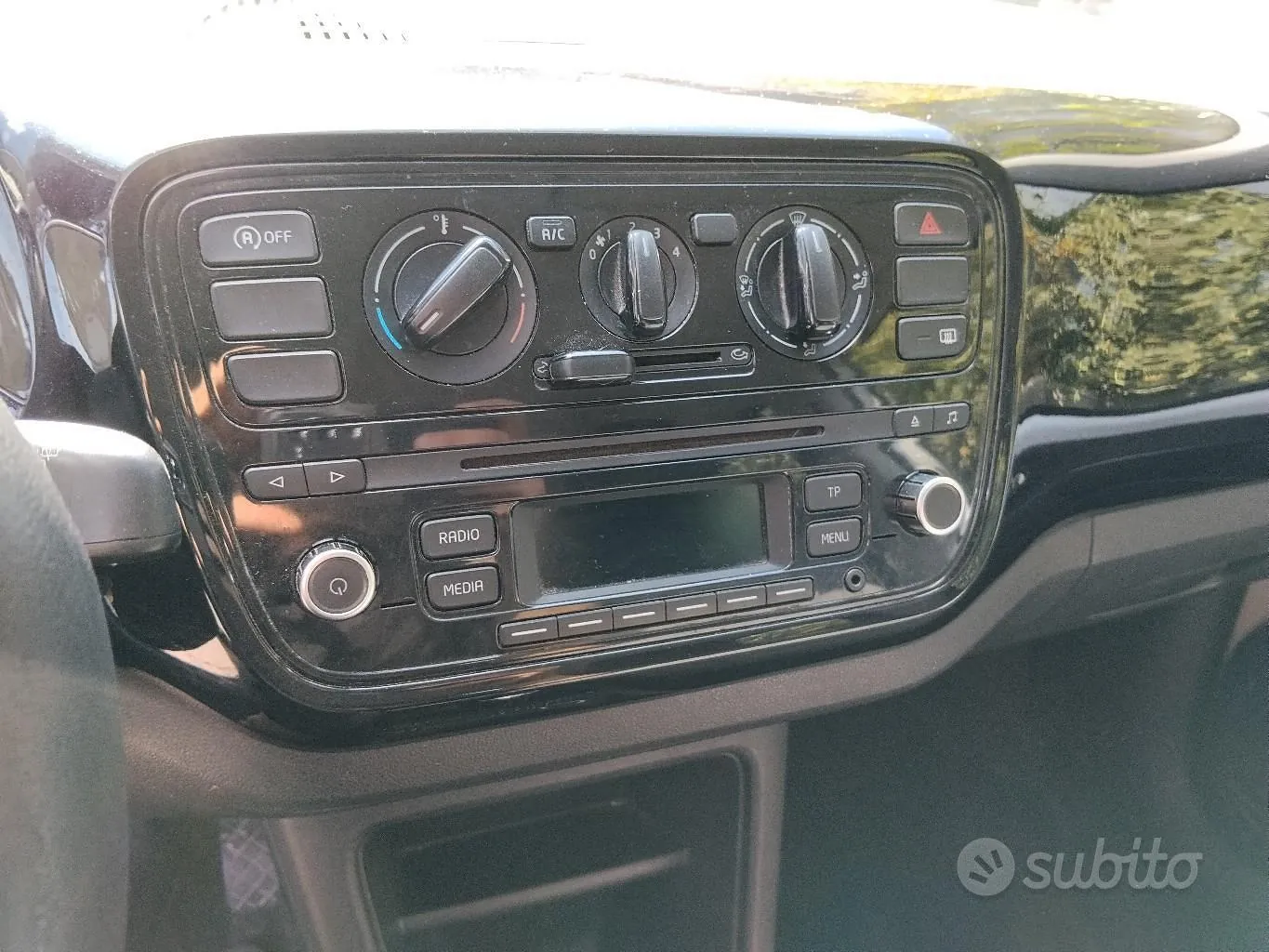 Volkswagen Up 2013 photo 4