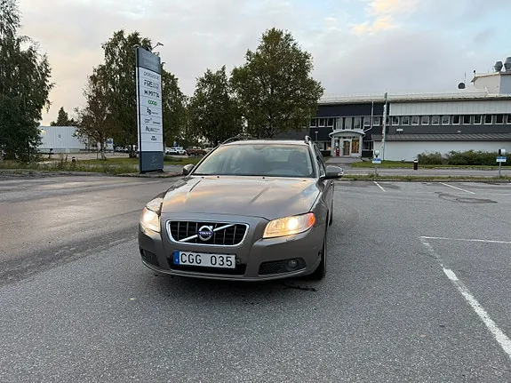 Volvo V70 2010 photo 3