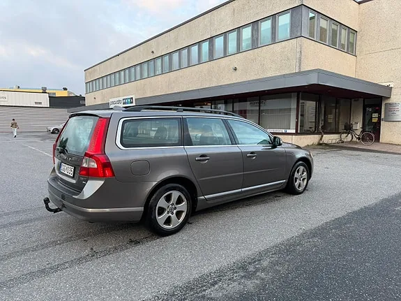 Volvo V70 2010 photo 4