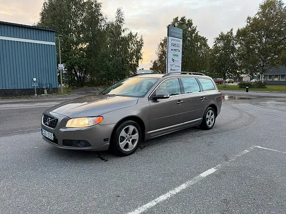 Volvo V70 2010 photo 2