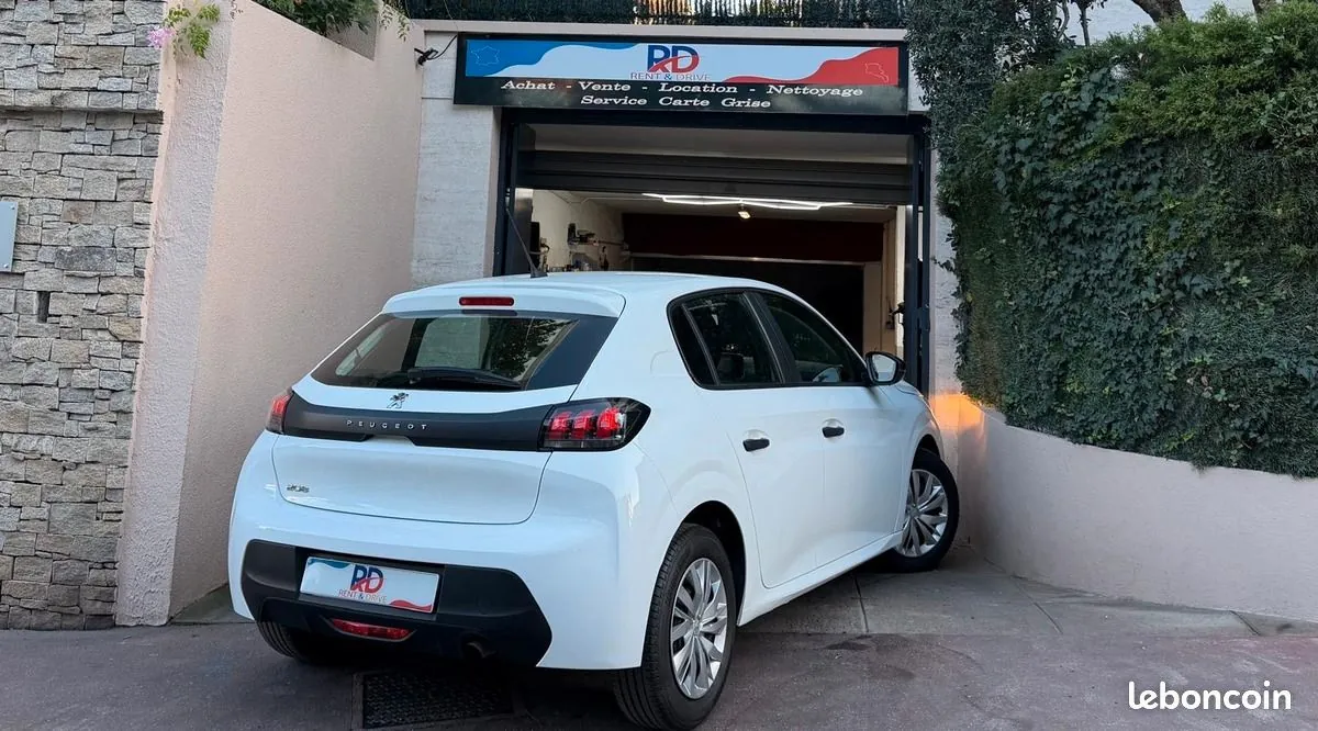 Peugeot 208 2022 photo 3
