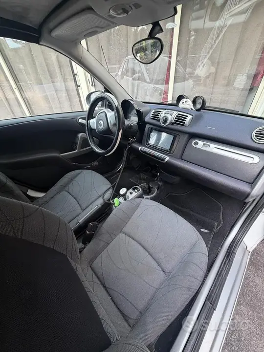 Smart Fortwo 2011 photo 4