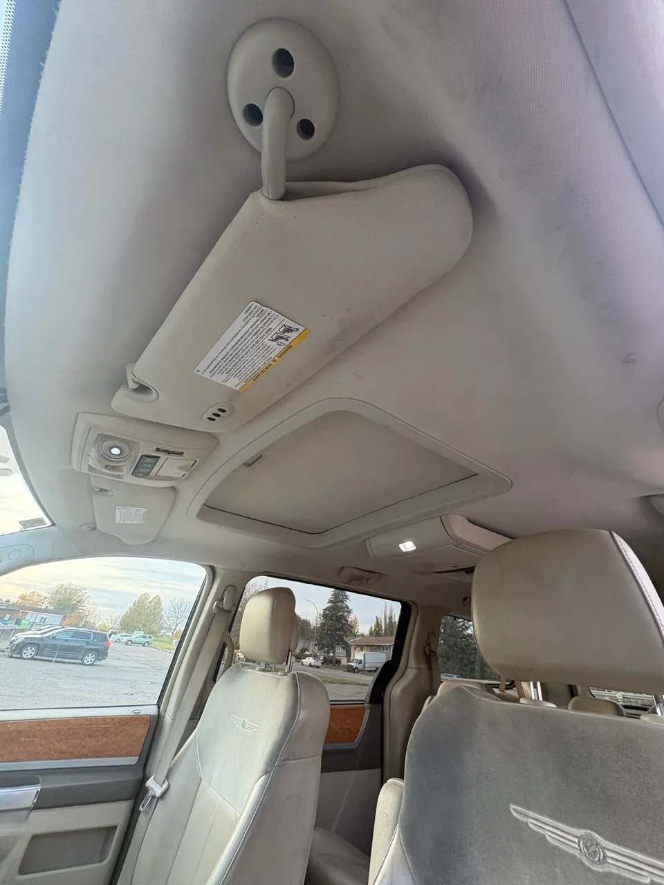 Chrysler Town & Country 2010 photo 5