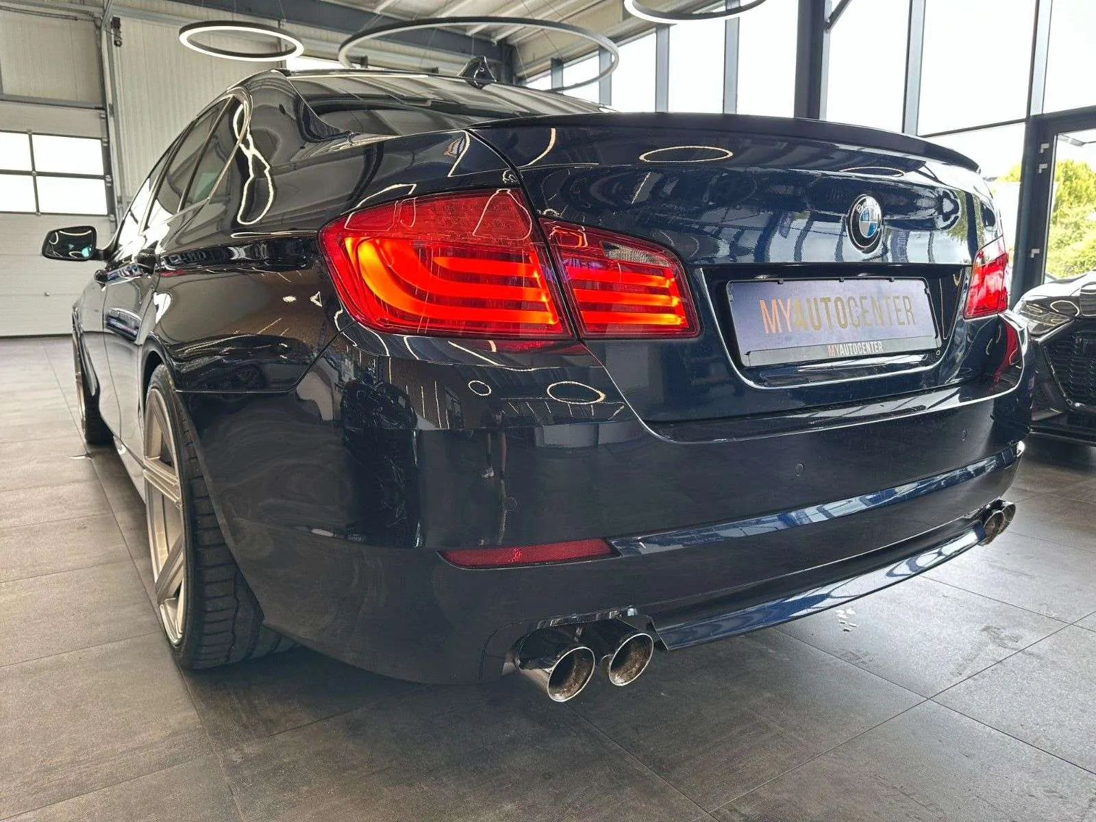 BMW 528I 2011 photo 3