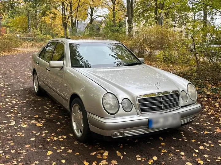 Mercedes-Benz W210