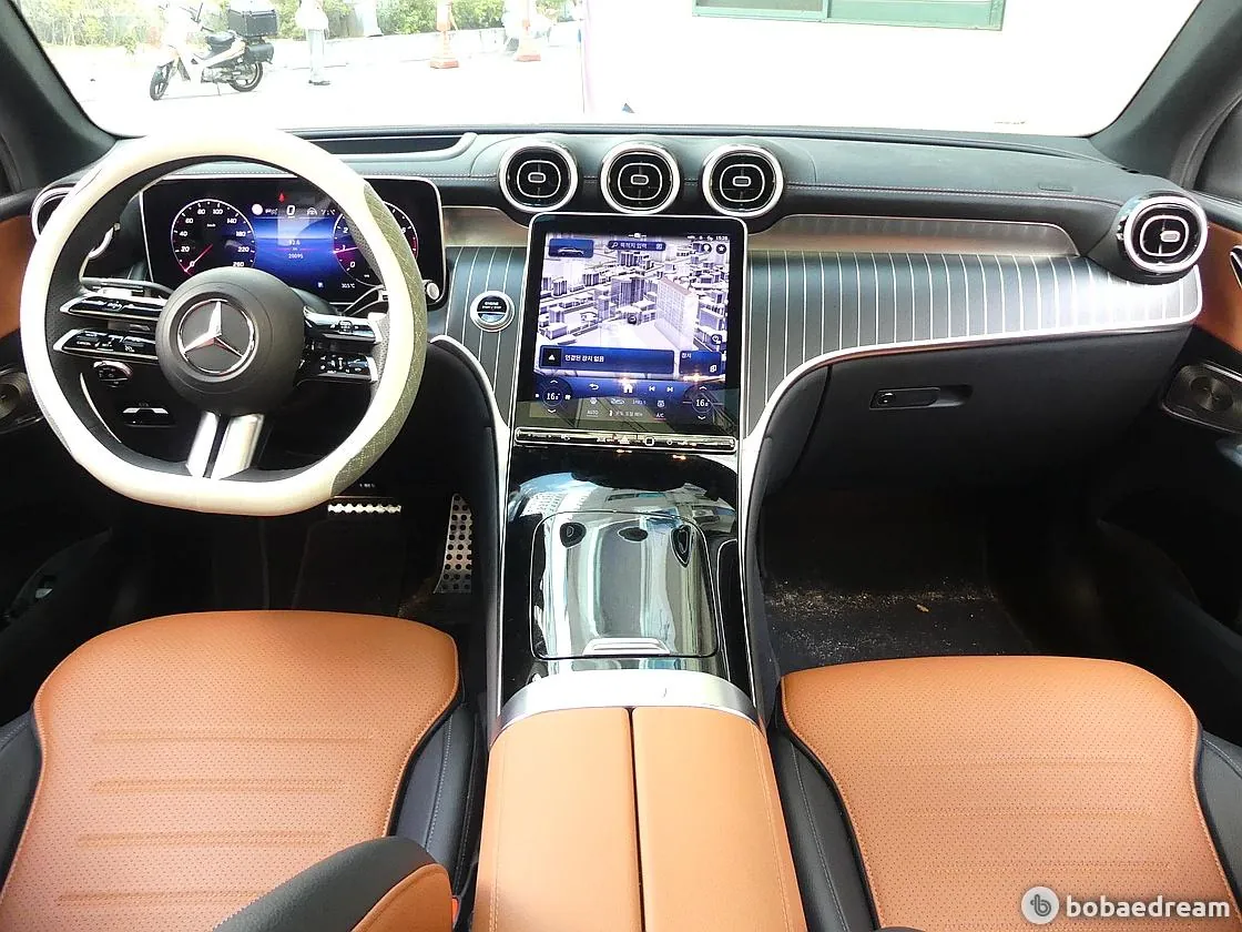 Mercedes-Benz Glc300 2024 photo 4