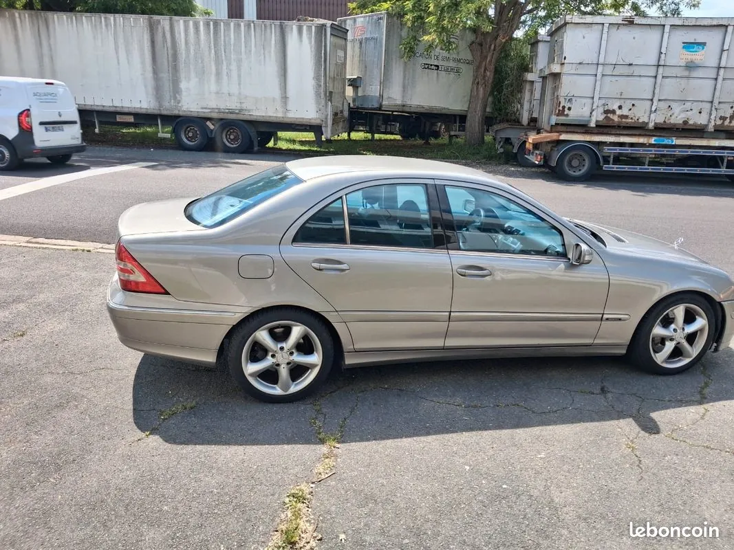 Mercedes-Benz C-Class 2004 photo 3