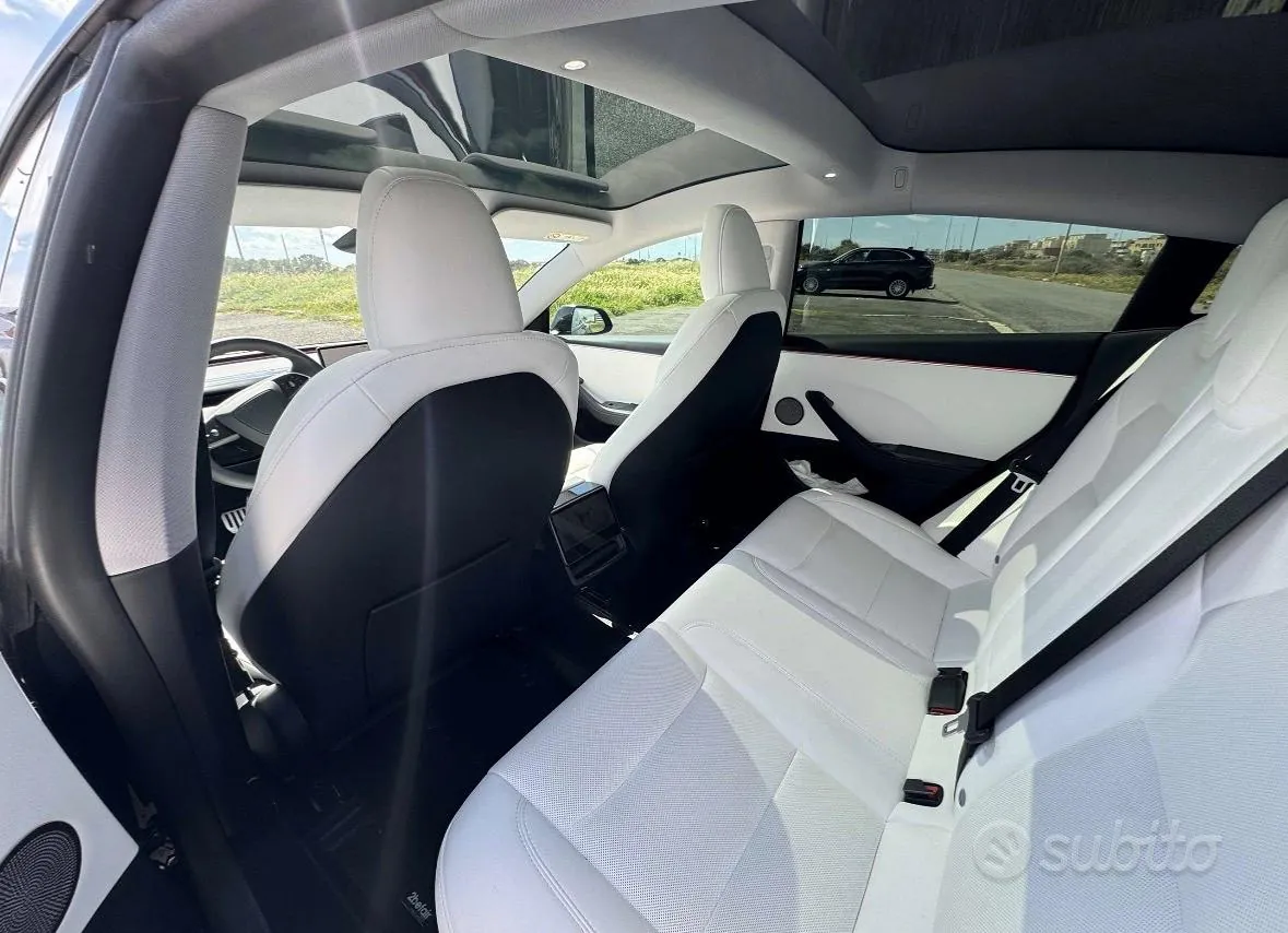 Tesla Model 3 2023 photo 4