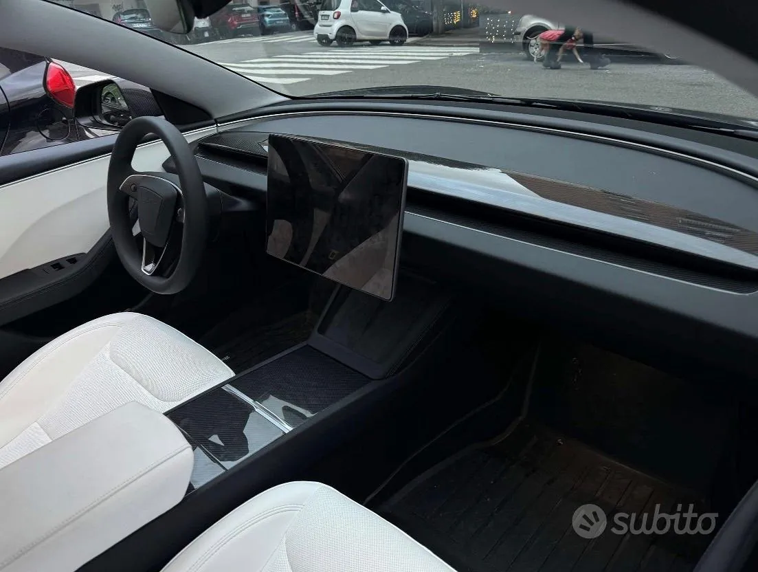 Tesla Model 3 2023 photo 3