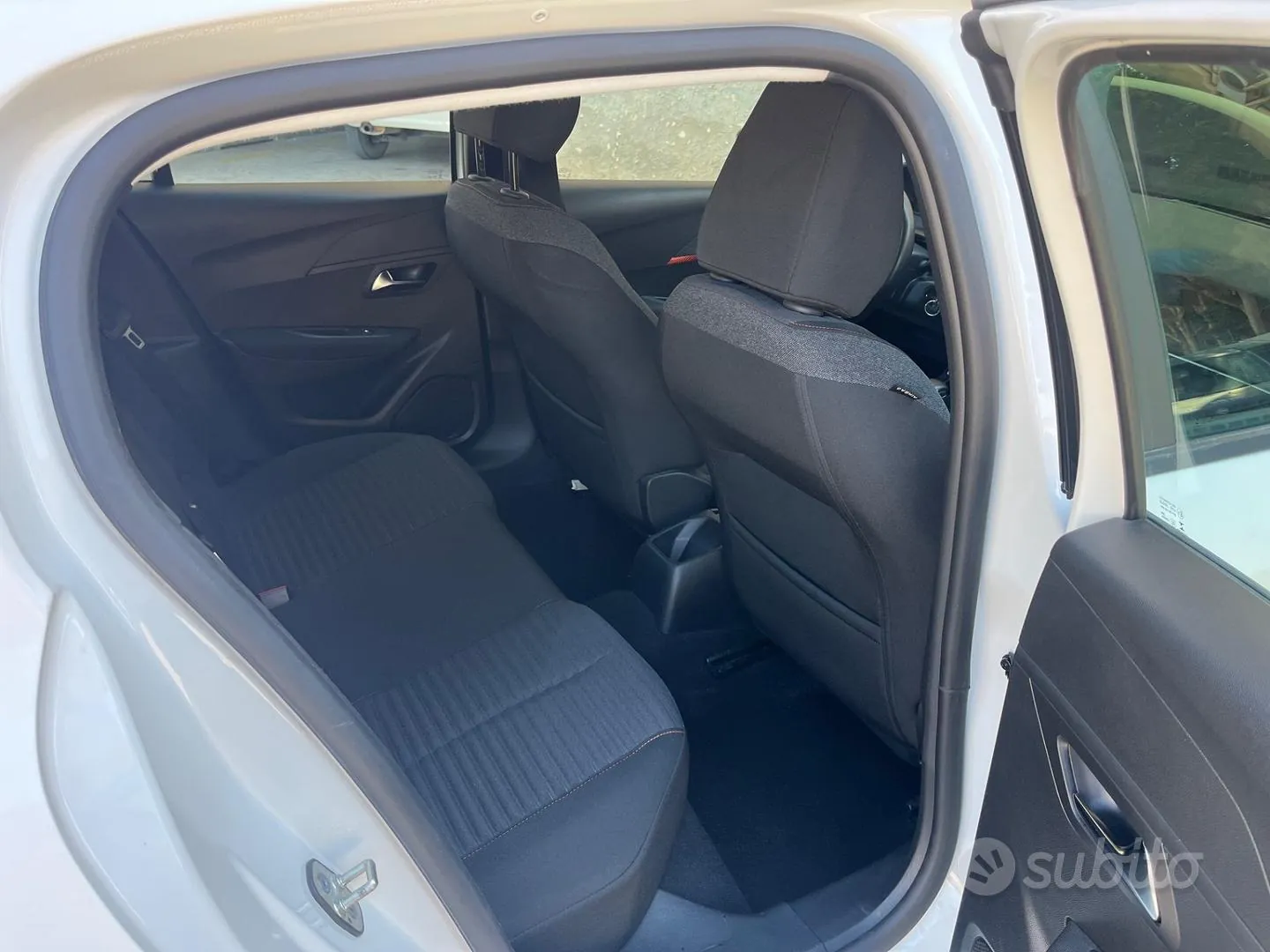Peugeot 208 2022 photo 4
