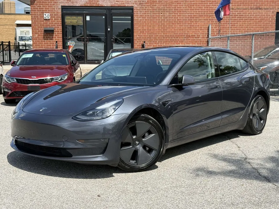 Tesla Model 3 2023 photo 2