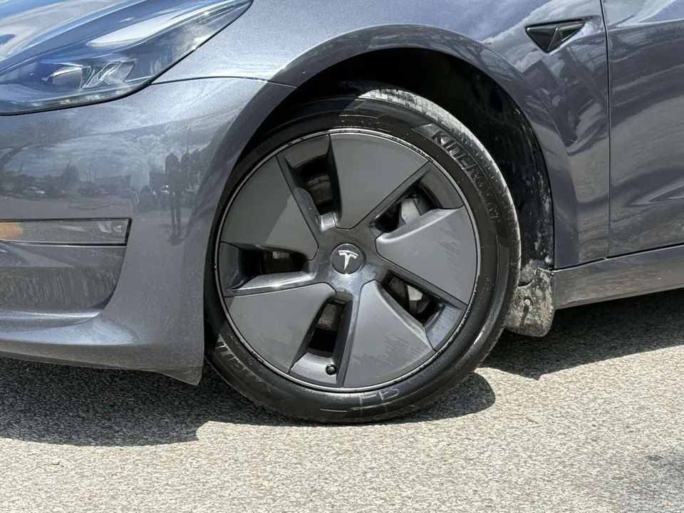 Tesla Model 3 2023 photo 4