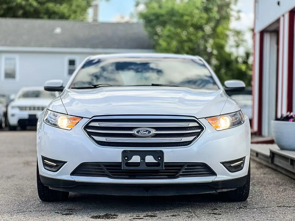 Ford Taurus 2015 photo 3
