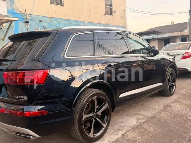 Audi Q7 2017 photo 2