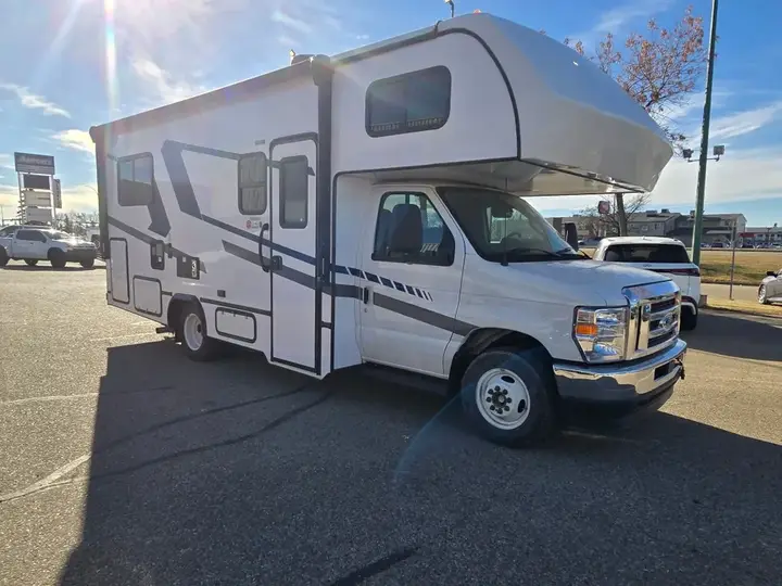 Ford E-350 2025 photo 3