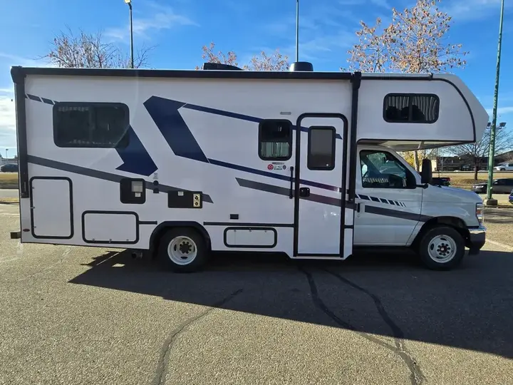 Ford E-350 2025 photo 4
