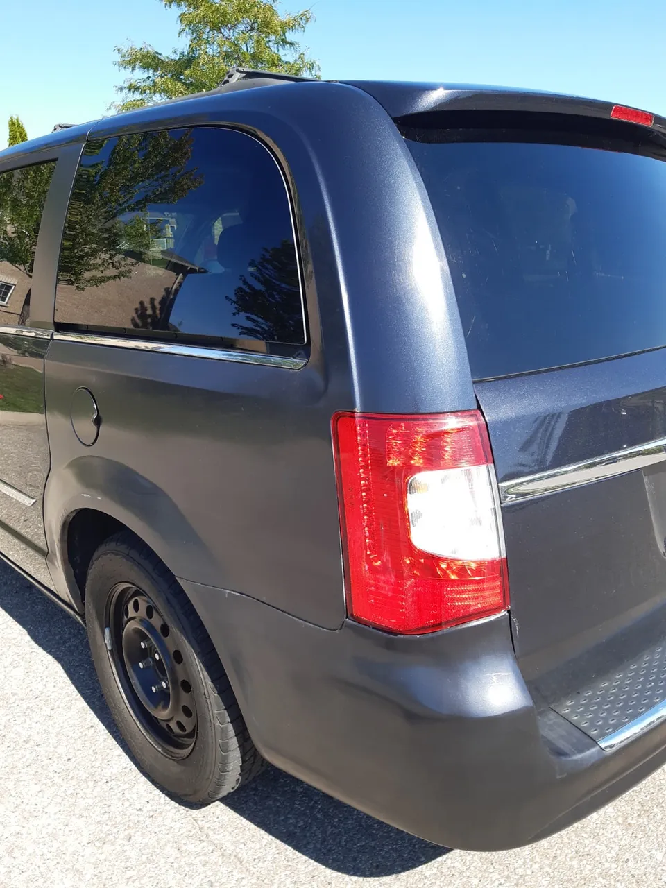 Chrysler Town & Country 2013 photo 3