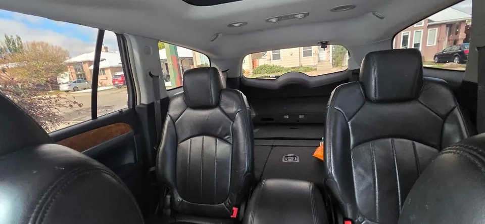 Buick Enclave 2010 photo 4