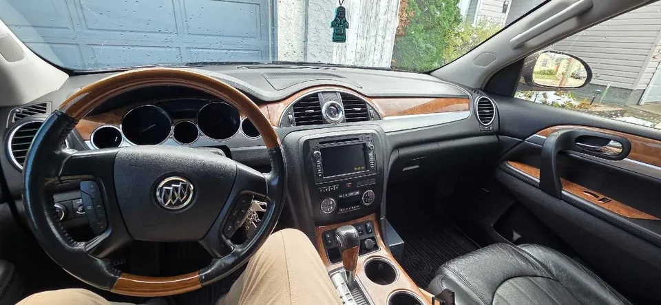 Buick Enclave 2010 photo 3