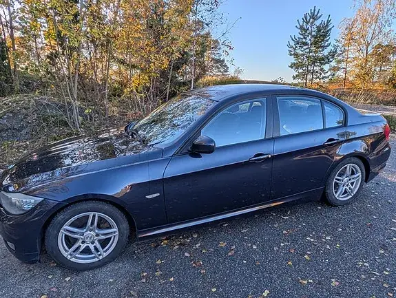 BMW 320D 2010 photo 2