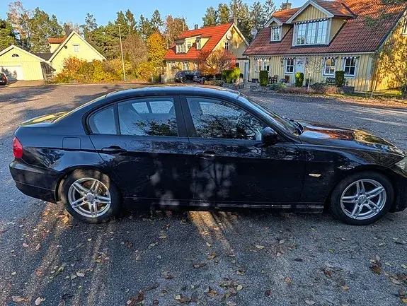 BMW 320D 2010 photo 4