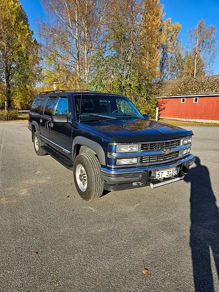 Chevrolet Suburban 1999 photo 2
