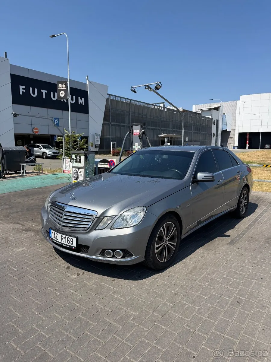Mercedes-Benz E-Class 2010 photo 5
